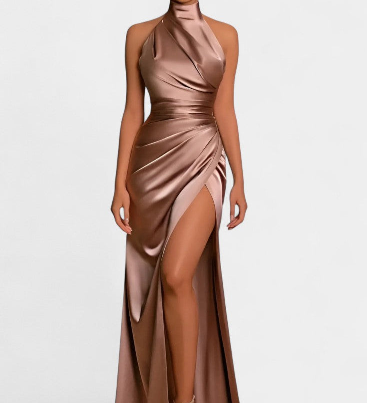 Katarina Vestido Halter con Dramático Corte Lateral