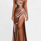 Katarina Vestido Halter con Dramático Corte Lateral