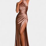 Katarina Vestido Halter con Dramático Corte Lateral