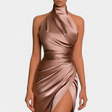 Katarina Vestido Halter con Dramático Corte Lateral