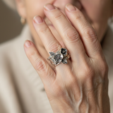 Anillo vintage floral de plata en capas