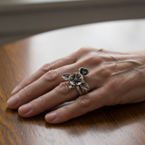 Anillo vintage floral de plata en capas