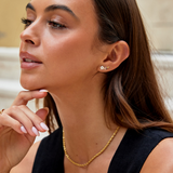 Pendientes de flor blancos cristalinos