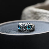 Anillo con búho de la suerte, ajustable, en plata y ópalo