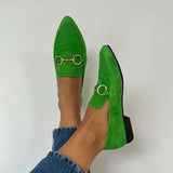 Lily | Mocasines atemporales de ante con pequeño detalle