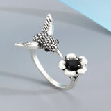 Anillo con Colibrí y Flor – Anillo Abierto Ajustable para Mujeres