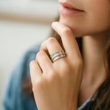 Anillo Vintage Línea Dorada en Zirconio Plata