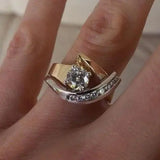 Anillo vintage irregular en oro y plata zirconada
