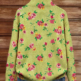 Margot | Chaleco floral rosa sobre fondo verde lima