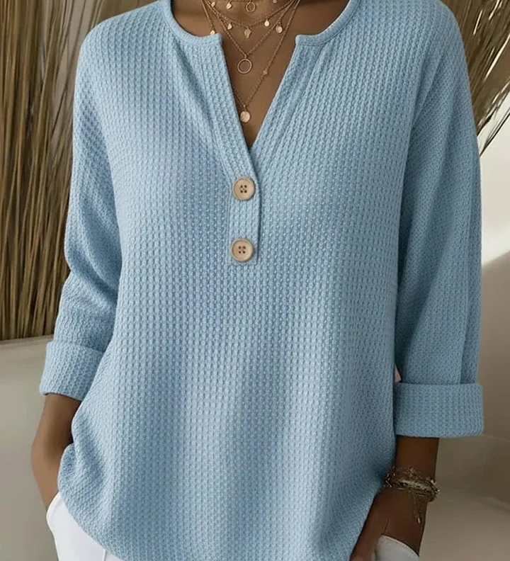 Lucía | Camiseta Henley con pliegues y botones