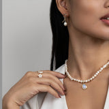 Pendientes de oro con nudos y perla de agua dulce