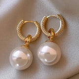 Pendientes elegantes con perlas