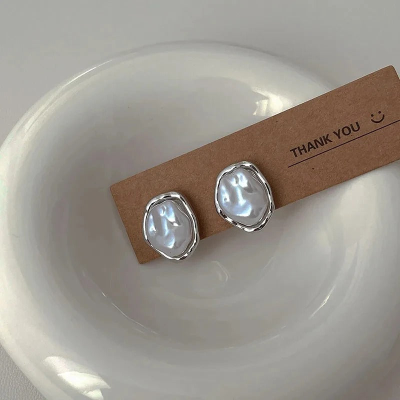 Elegantes pendientes de perla de Carmen