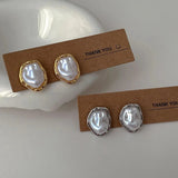 Elegantes pendientes de perla de Carmen